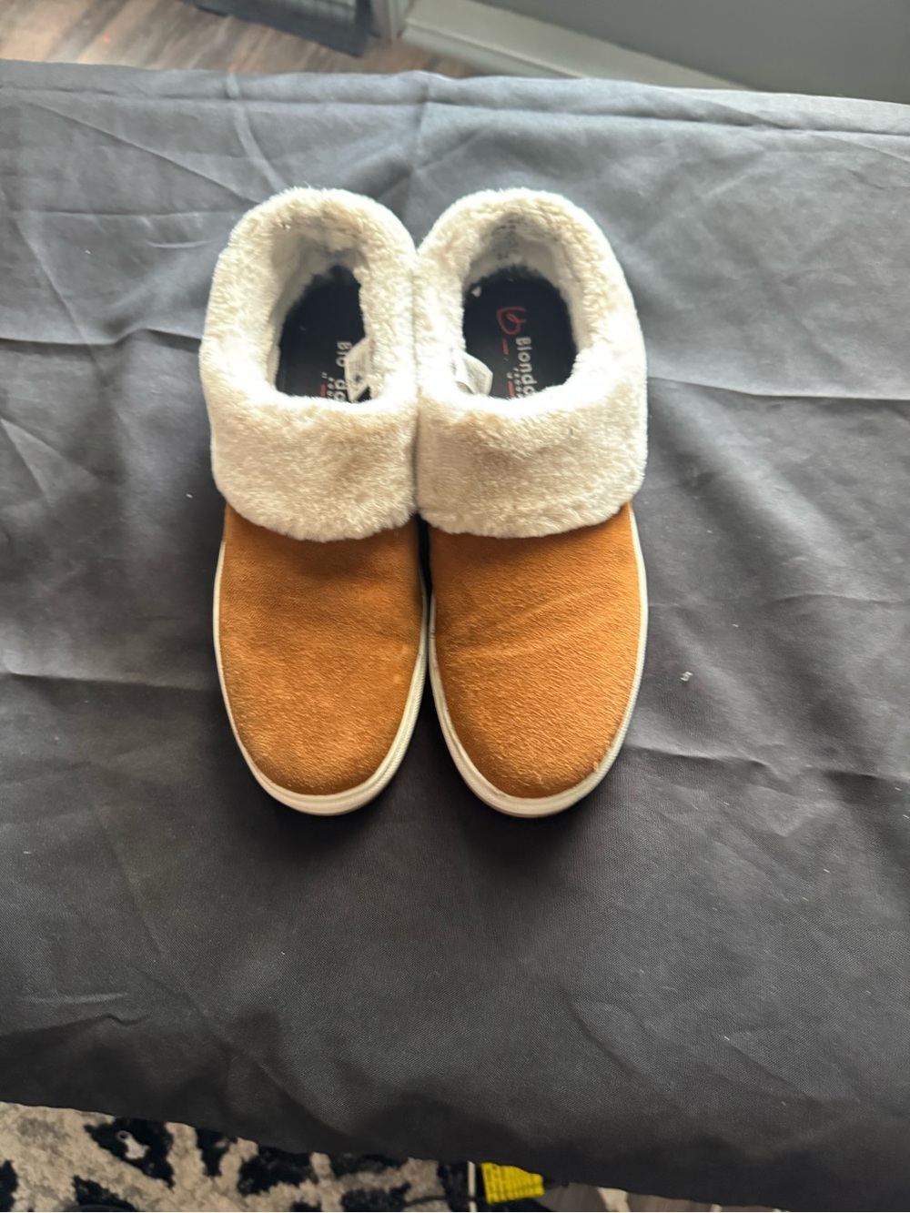 Blondo Tan Suede Slip-On Sneakers with Cream Faux Fur Collar size 10